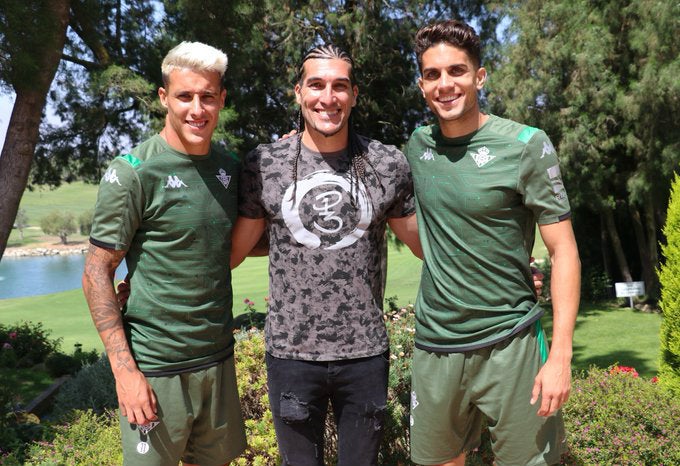 Tello, José Manuel Pinto y Marc Bartra