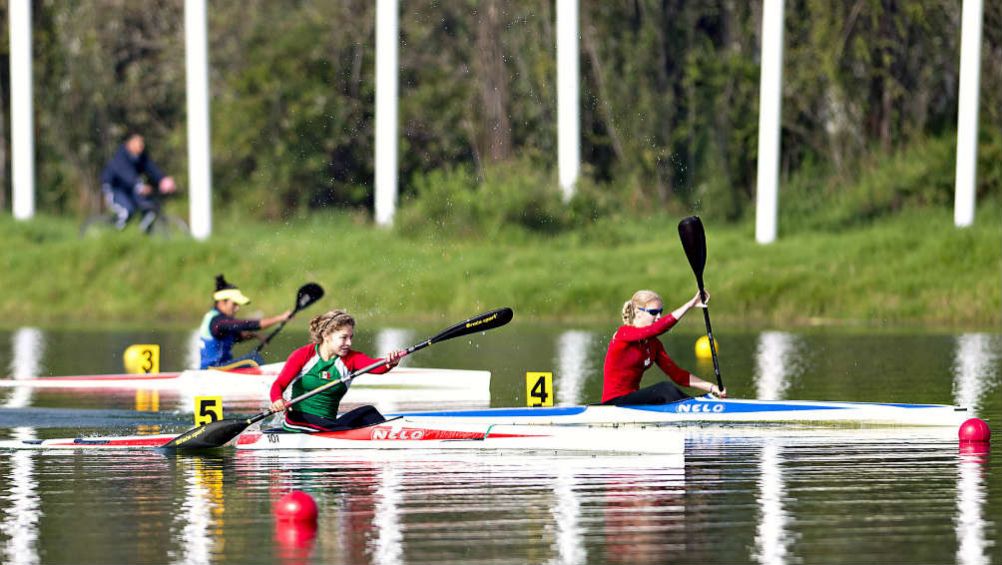 Beatriz Briones, durante una competencia de canotaje