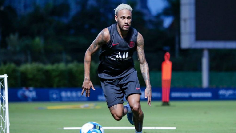 Neymar, en un entrenamiento con el PSG