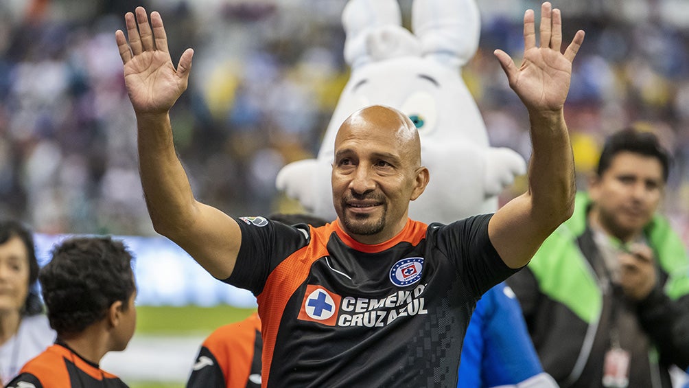 Pérez, durante su homenaje en el Azteca ante los Diablos Rojos