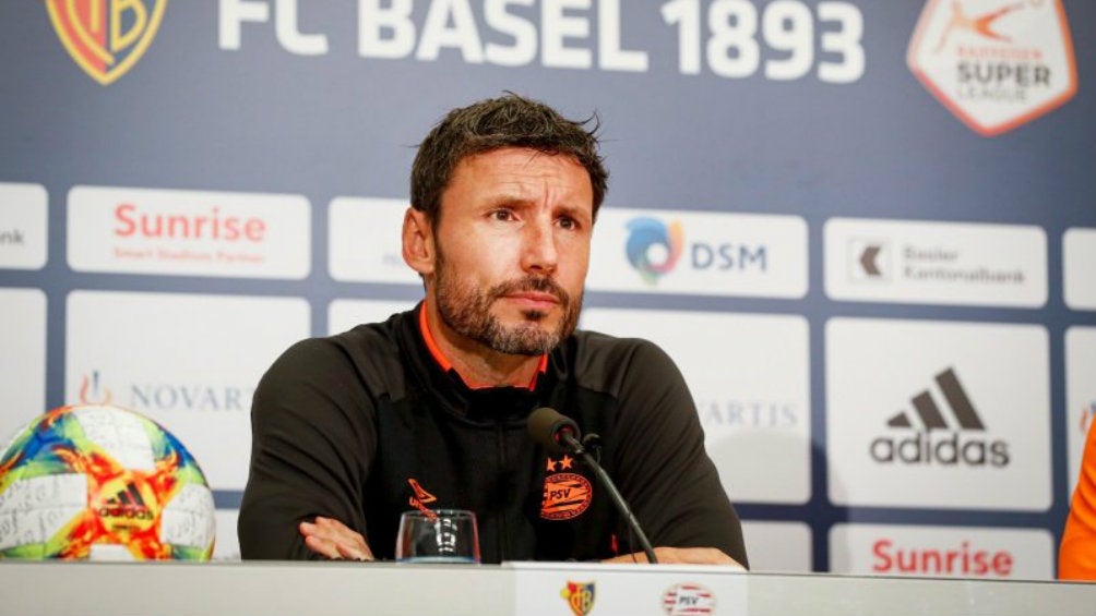 Mark van Bommel, estartega del PSV en conferencia de prensa