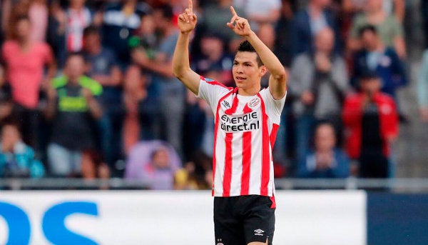 Lozano durante un partido con el PSV