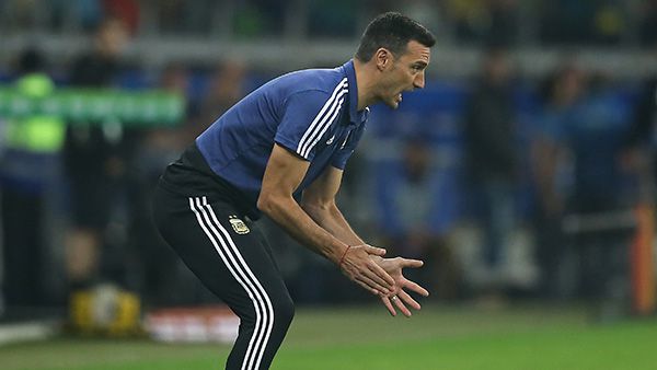  Lionel Scaloni da instrucciones durante la Copa América 