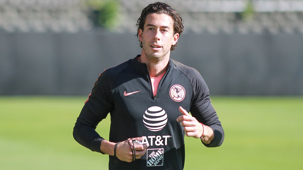 Jiménez, durante un entrenamiento con las Águilas en Coapa