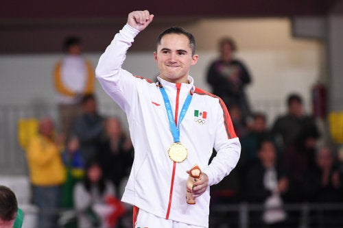 Fabián de Luna, con su medalla de Oro conquistada en Lima 2019