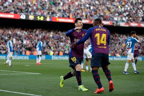 Malcom, en festejo con Messi durante un partido del Barcelona