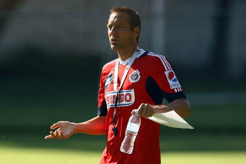 Van't Schip en un entrenamiento con Chivas 