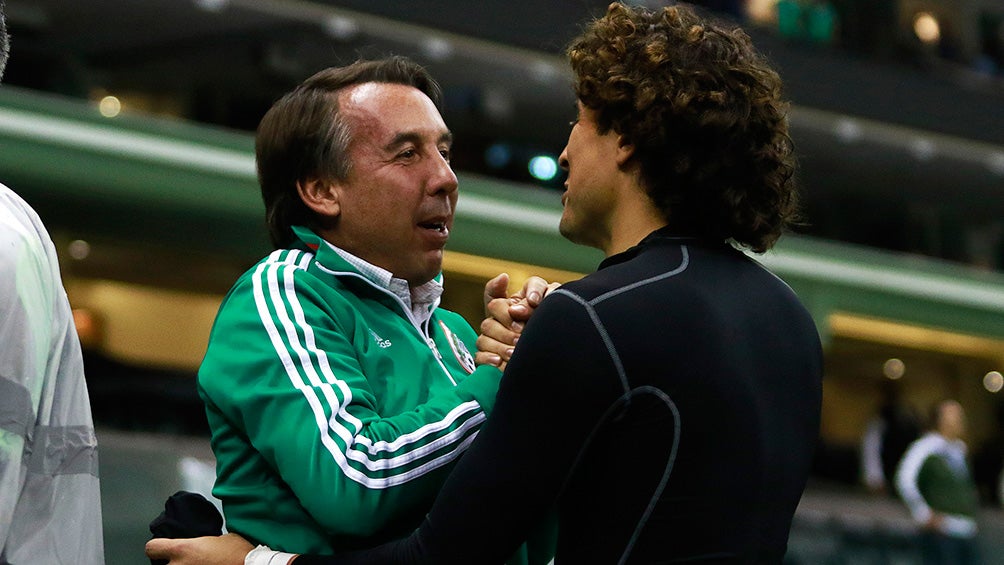 Azcárraga y Ochoa, en plática en el Estadio Azteca