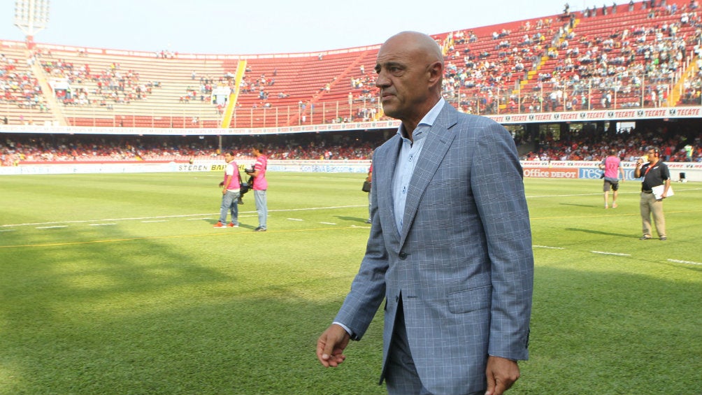 José Luis Sánchez Solá durante un partido de la Liga Mx