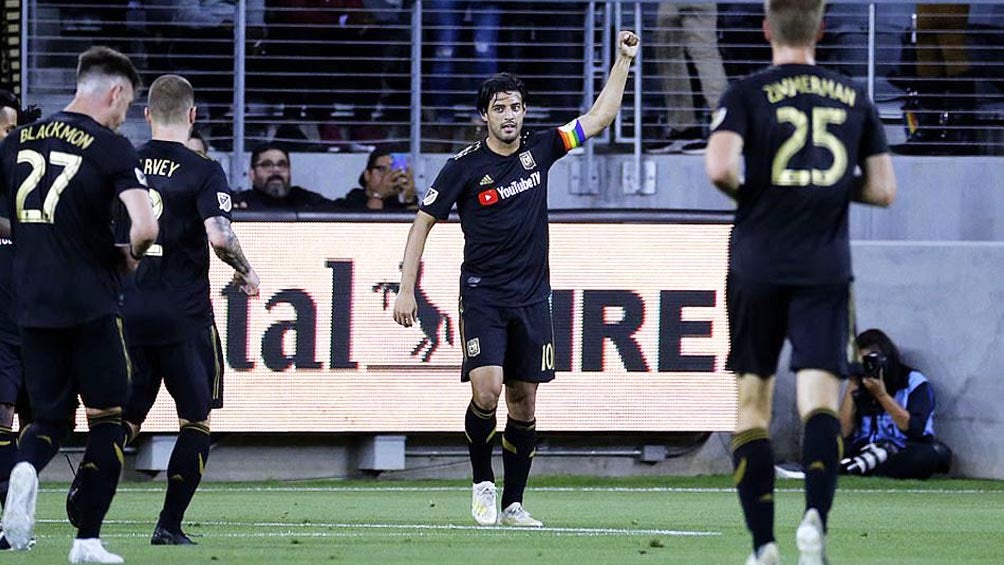 Carlos Vela celebra una anotación con el LAFC