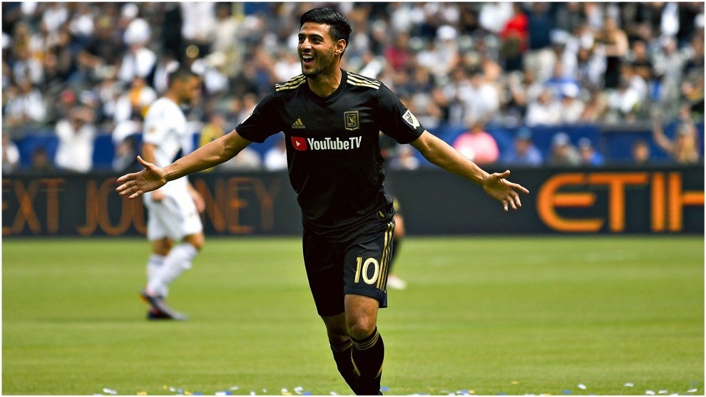 El Bombardero celebra anotación frente al Galaxy