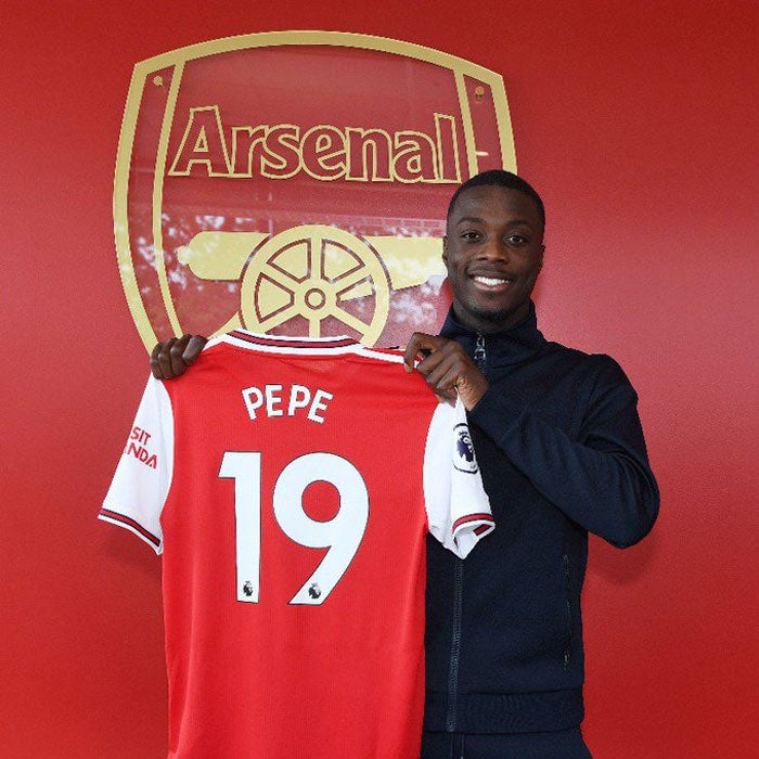 Nicolas Pépé presume su dorsal con el Arsenal