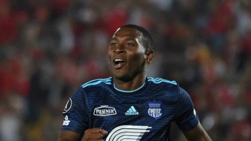 Angulo durante un partido con el Emelec