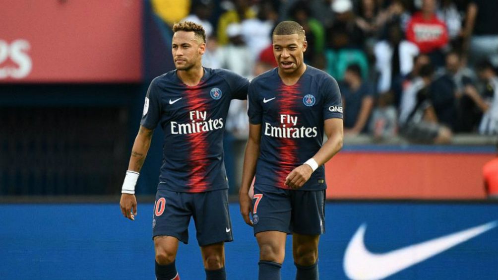 Neymar y Mbappé, en un juego con el PSG