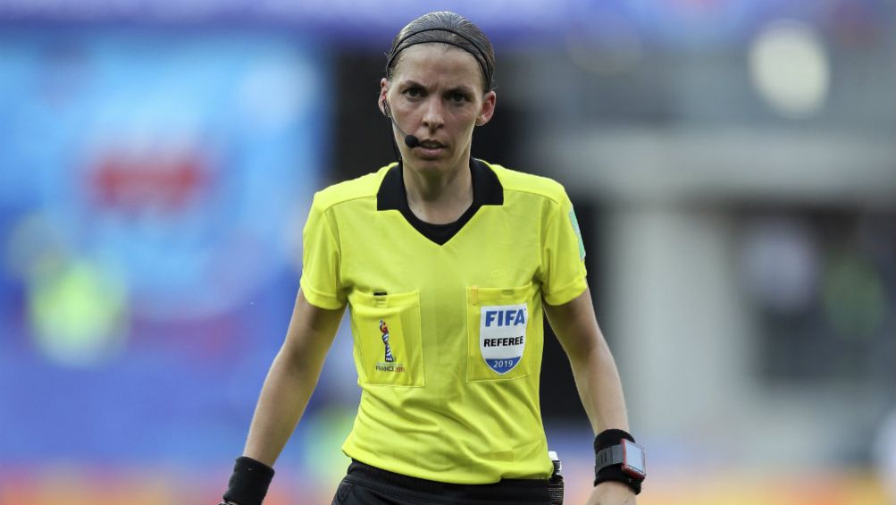 Stéphanie Frappart, en un juego de la Copa Mundial Femenil Francia 2019