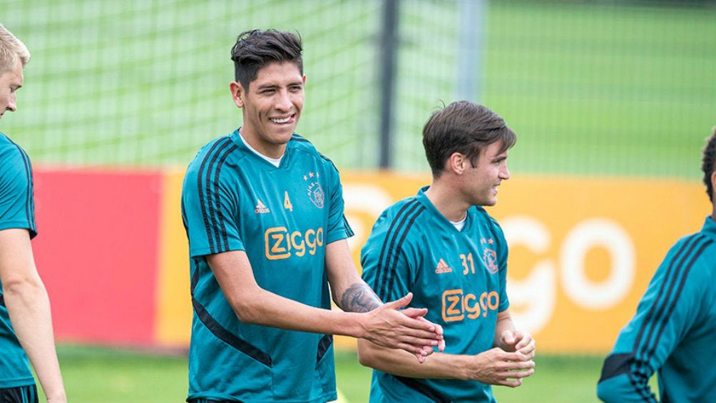 Edson Álvarez en su primer entrenamiento con Ajax