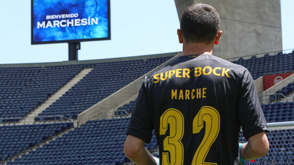 Agustín Marchesín con el dorsal '32' en la espalda