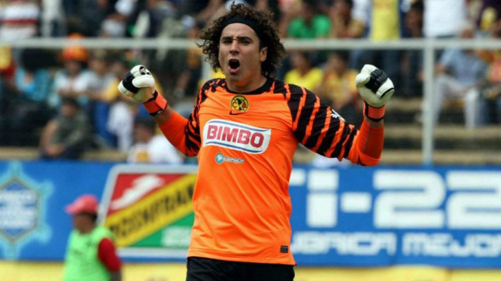 Guillermo Ochoa celebra anotación con las Águilas