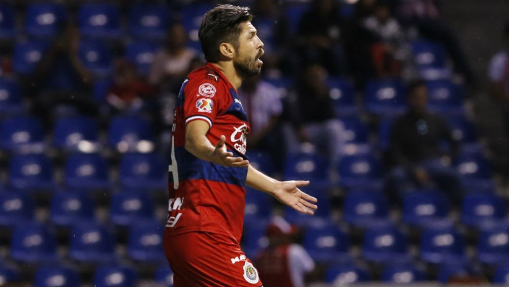 Oribe Peralta en acción como jugador de Chivas