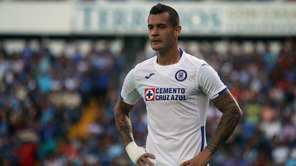 Milton Caraglio en el partido de Cruz Azul contra Gallos