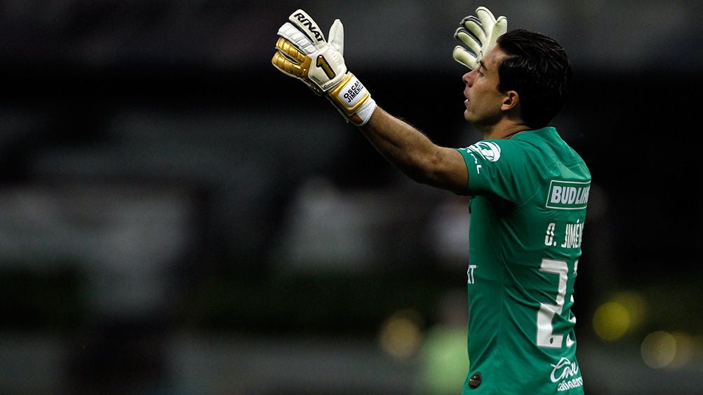 Óscar Jiménez durante el partido de América en el Azteca 