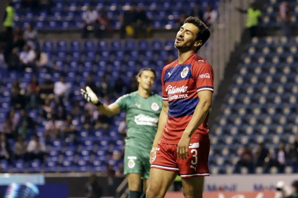 Oswaldo Alanís lamentándose tras una jugada