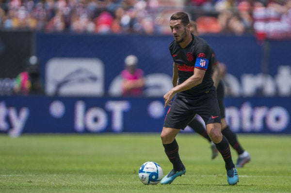 Koke portando el brazalete de capitán con el Atlético de Madrid