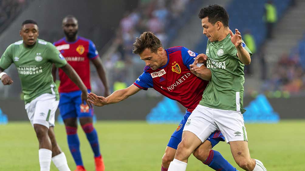 Chucky Lozano en el partido contra el Basel