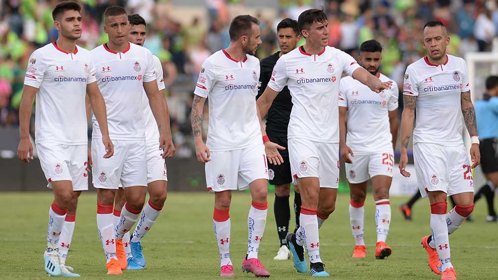 Los jugadores de Toluca tras la derrota ante Juárez