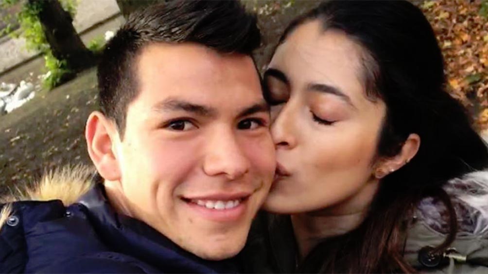 Chucky Lozano recibe beso de su esposa