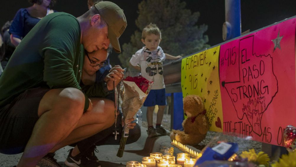 Personas lamentan masacre en El Paso, Texas