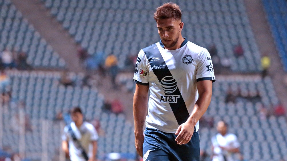 Lucas Cavallini durante un encuentro contra Xolos 