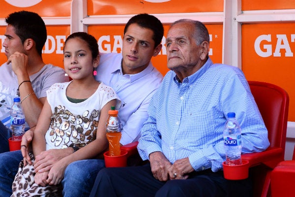 Javier Hernández y su abuelo el exfutbolista, Tomás Balcázar