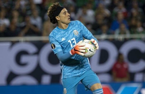 Ochoa durante un partido con la Selección Mexicana 