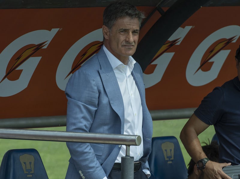 Míchel observa a sus jugadores en CU