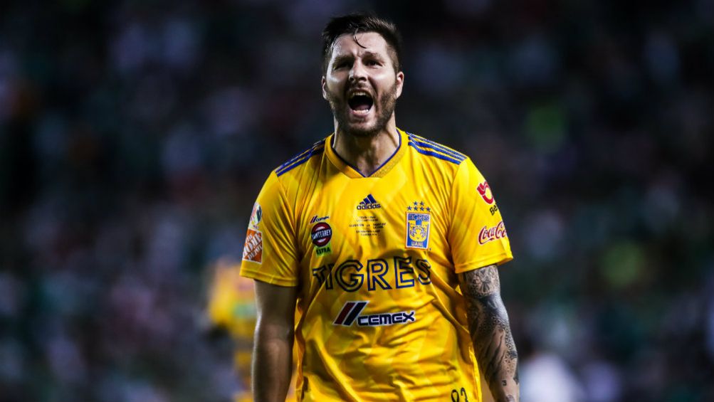 Gignac lanza un grito tras marcar un gol con Tigres