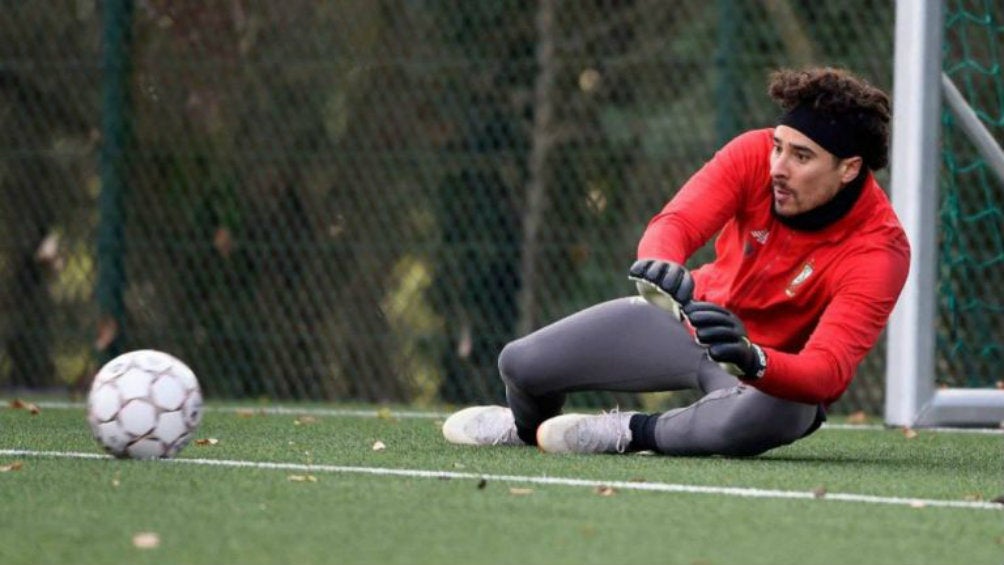 Ochoa, en un entrenamiento del Standard 