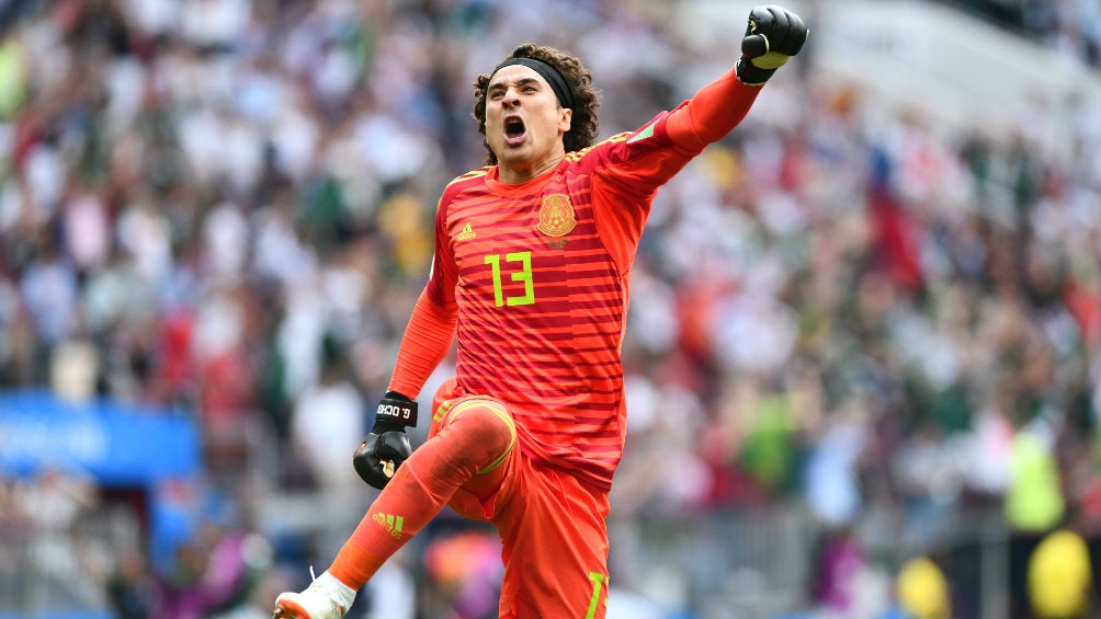 Guillermo Ochoa celebra una anotación frente a la Selección de Alemania 