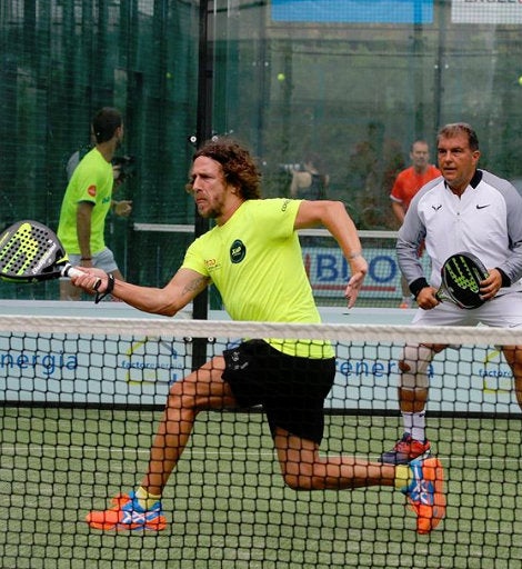 Puyol en un partido de pádel 