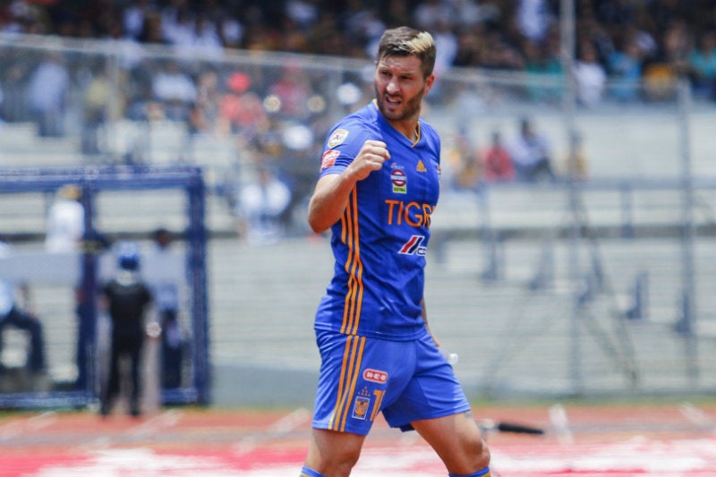 Gignac festja su gol 105 con Tigres