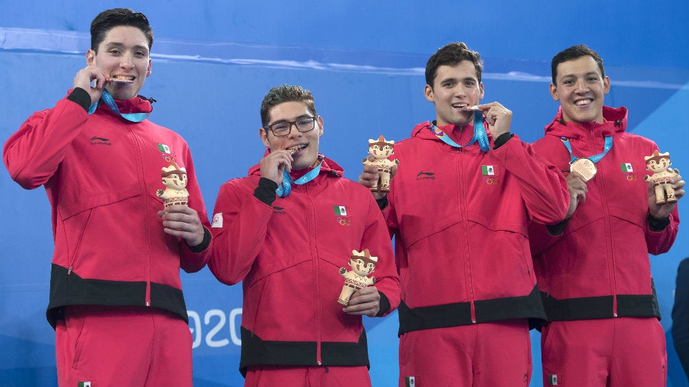 Gabriel Castaño, Daniel Ramírez, Jorge Iga y Long Yuan Gutiérrez presumen su Bronce