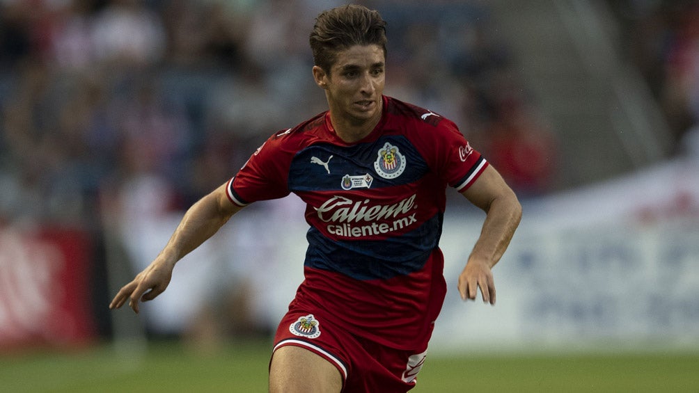 Isaac Brizuela, durante un duelo con Chivas en el Apertura 2019