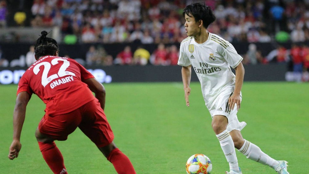 Takefusa Kubo durante un partido amistoso con el Real Madrid 