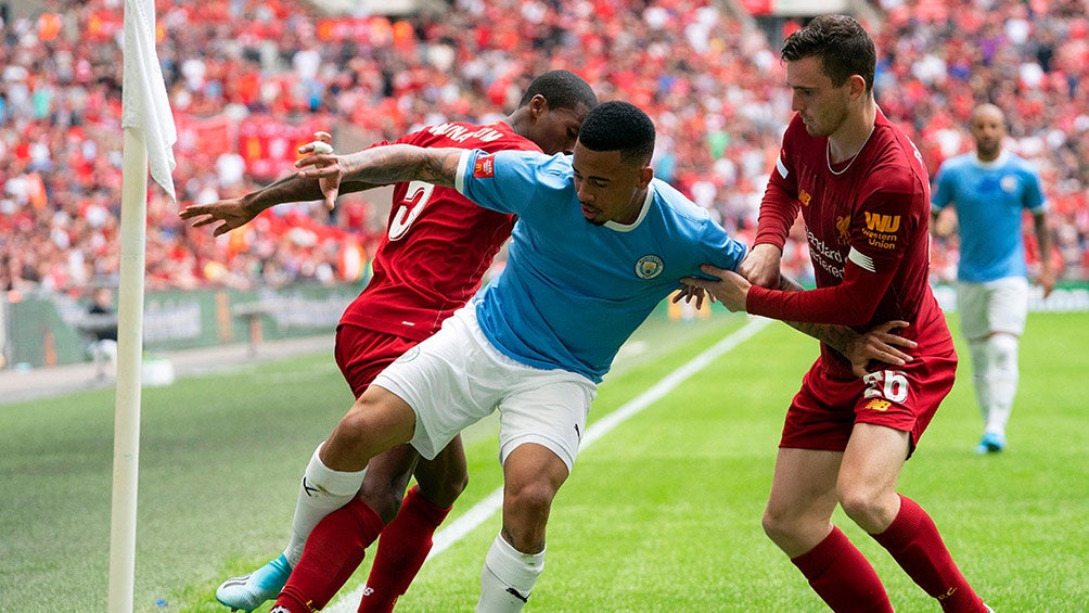 Gabriel Jesús aguanta marca del Liverpool