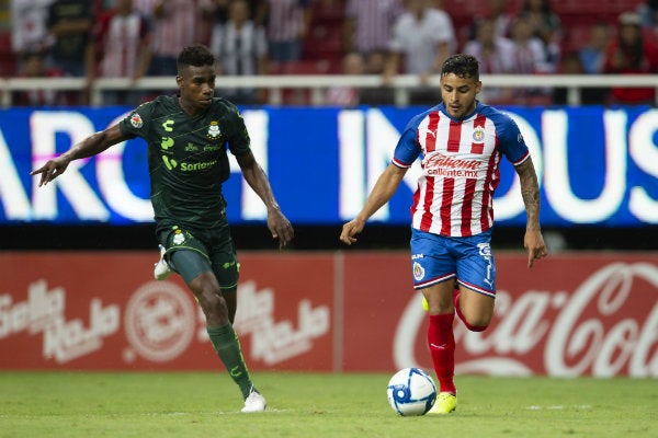 Alexis Vega durante el partido ante Santos