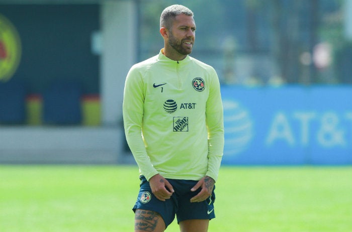 Ménez, en un entrenamiento del América