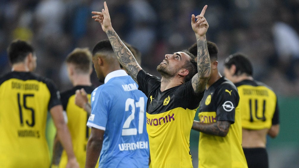 Paco Alcácer celebra un gol con el Borussia Dortmund