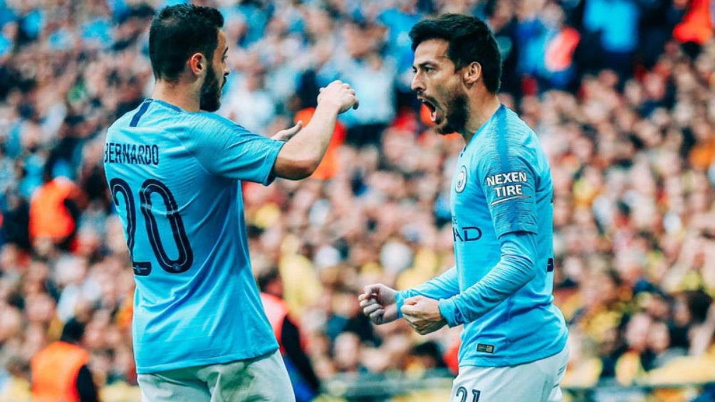 Chino Silva celebra un tanto en Etihad stadium 