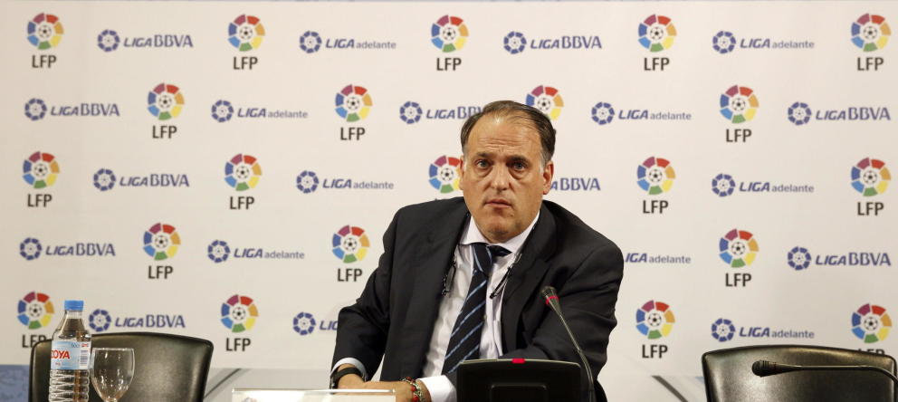 Javier Tebas escuha preguntas en conferencia de prensa