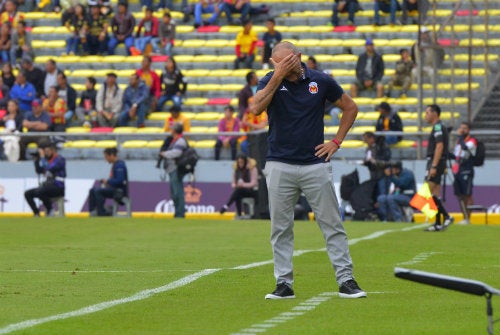 Javier Torrente durante un juego de Morelia